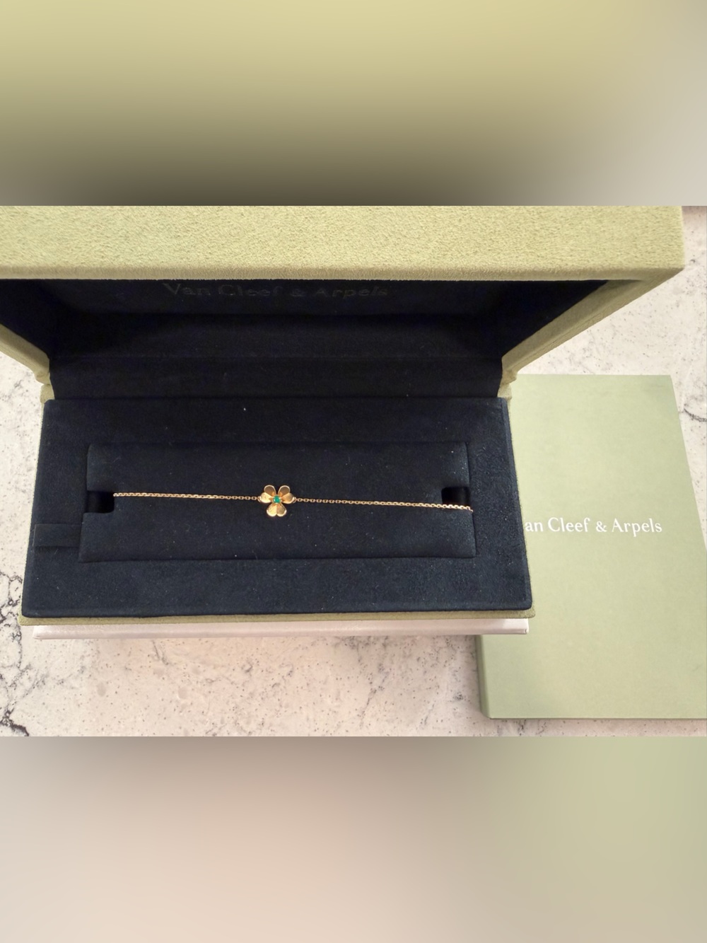 Van Cleef & Arpels Frivole bracelet mini in 18K yellow gold & emerald